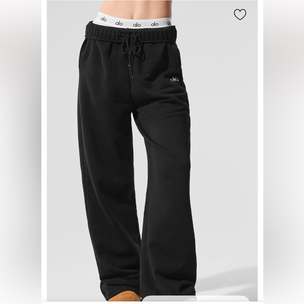 NWT ALO yoga Accolade Straight leg pant in black